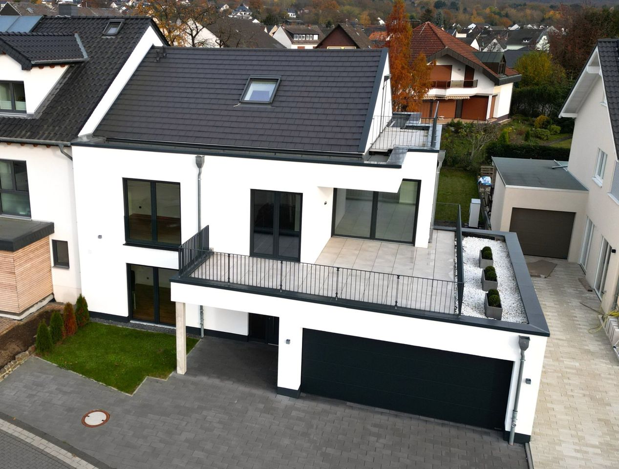 Leben mit Weitblick – Exklusiver Neubau mit großzügiger Dachterasse, Garten und Doppelgarage