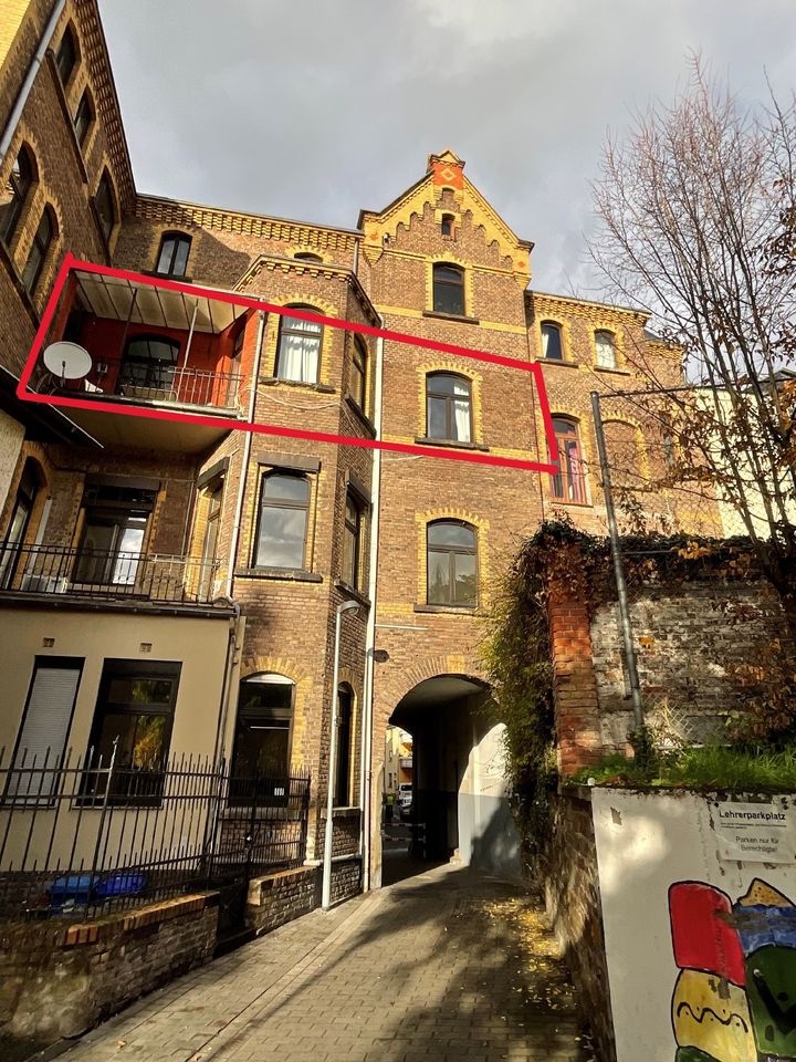 Altbaucharme trifft Großzügigkeit – Ihre neue vermietete Immobile mit Balkon in Ehrenbreitstein!