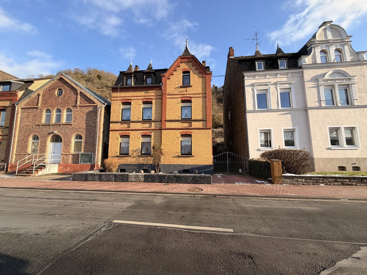 Einladendes Zweifamilienhaus in Braubach mit 3 Stellplätzen zu verkaufen!