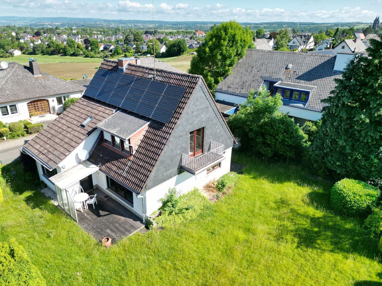 Freistehendes Einfamilienhaus mit gr. Grundstück u. Garage zum Kauf!
Koblenz-Arenberg!