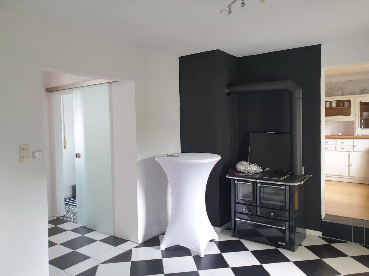 Zweifamilienhaus mit Garten und traumhafter Dachterrasse mit Rheinblick!
Sofort bezugsfrei!