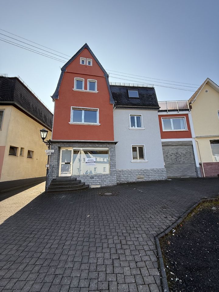 Gepflegtes Einfamilienhaus mit Dachterrasse in Arzbach zum Kauf!