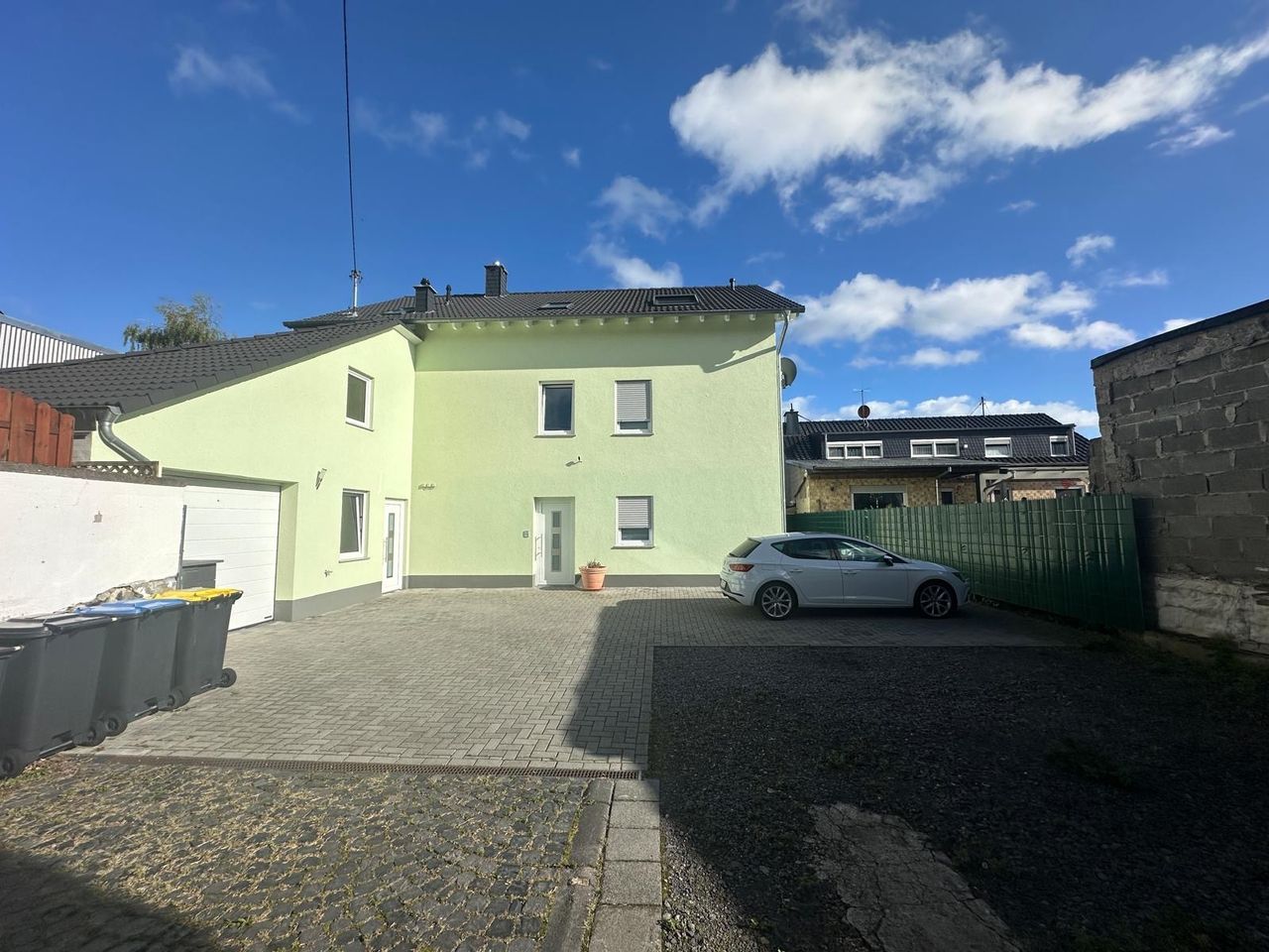 Attraktive 3-ZKB-Wohnung mit Aufzug, moderner Einbauküche und einem sonnigen Balkon!
Ab sofort!