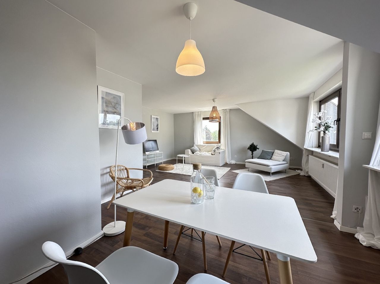 Helle Etagenwohnung mit Balkon in Koblenz-Kesselheim zu verkaufen!
Ab sofort!